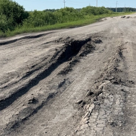Восемь лет обещаний: дорога в посёлок Новодолинский убивает машины и нервы водителей